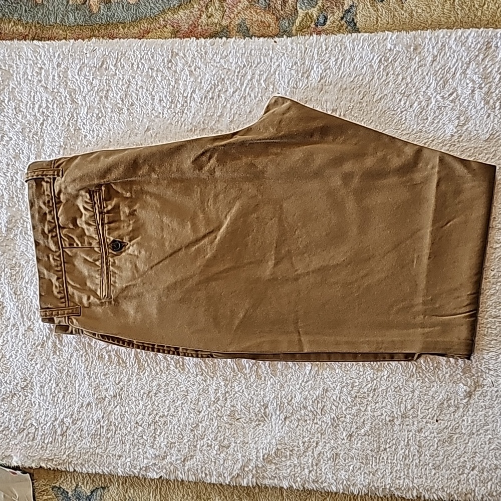 GapKhakis In Excellent pre-loved condition, Men's size 40/32